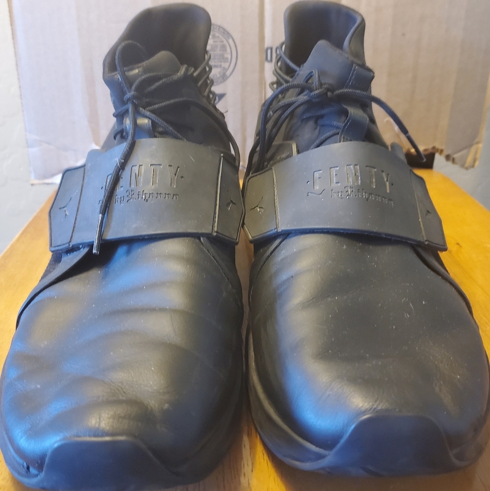 FENTY BY RHIANNA PUMAS SIZE 13